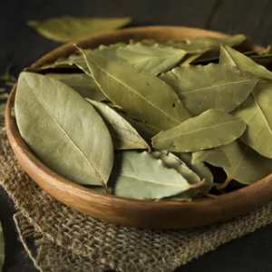 Dried bay leaf